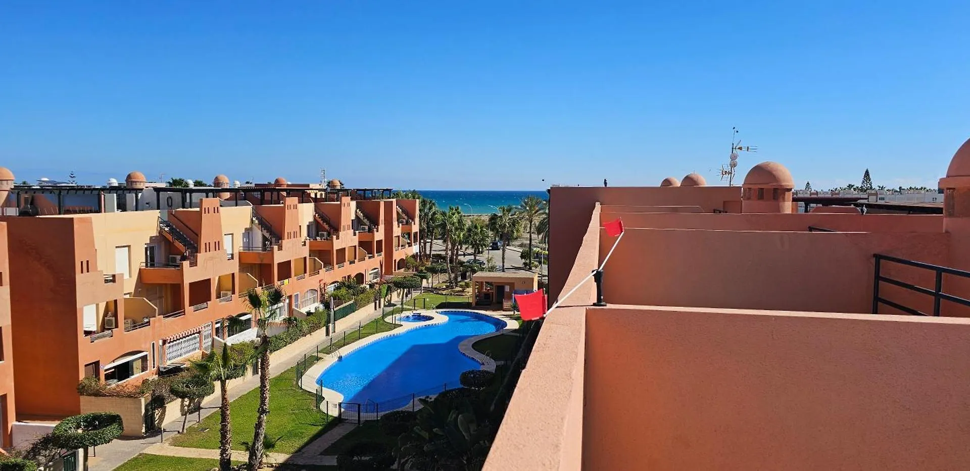 Apartamentos Paraiso: Beachfront Penthouse with Private Rooftop Pool Vera Apartment