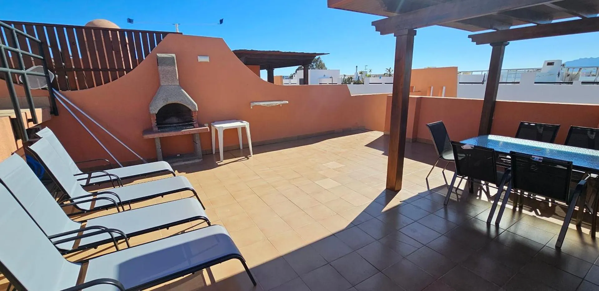 Apartamentos Paraiso: Beachfront Penthouse with Private Rooftop Pool Vera